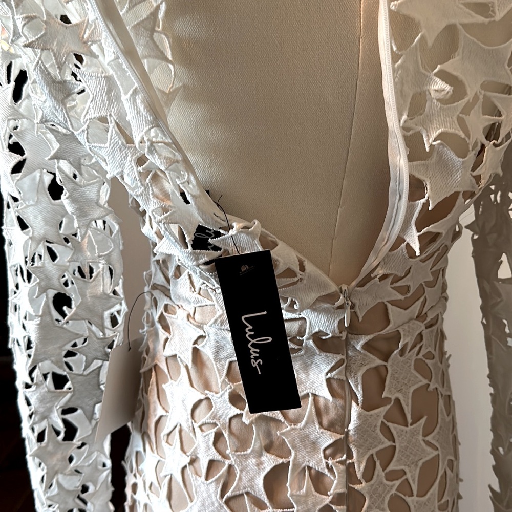 NWT Lulus She’s a Star White Crochet Long Sleeve Shift Dress Size XS - Picture 2 of 5